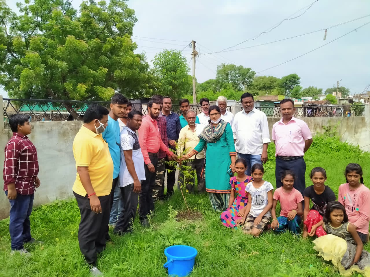 Read more about the article मुकुटबन येथे वृक्षारोपण कार्यक्रम संपन्न