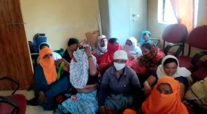 Read more about the article कुही नगरपंचायत बाहेर सफाई कामगारांचे ठिय्या आंदोलन,ठेकेदारावर कारवाई न करता कामगाराची हक्कालपट्टी  का?