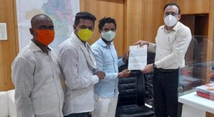 Read more about the article स्थानिक बेरोजगारांच्या प्रश्नासाठी शिष्टमंडळाची जिल्हाधिकारी साहेब चंद्रपूर यांच्या सोबत बैठक संपन्न.