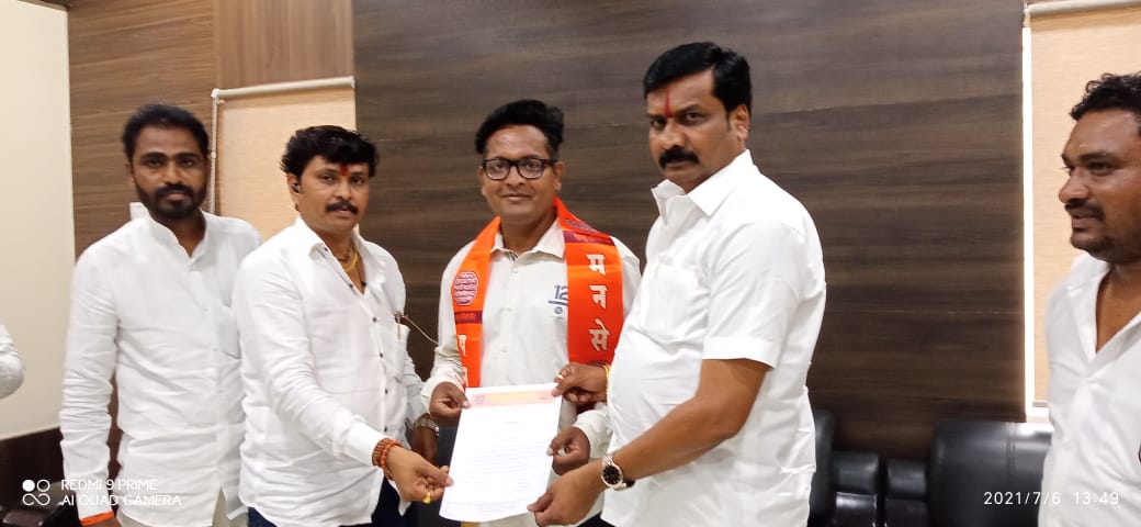 Read more about the article माननिय श्री.योगेशभाऊ राठोड यांची महाराष्ट्र नवनिर्माण व्यापारी सेनेच्या आर्णी शहराध्यक्ष पदी नियुक्ती