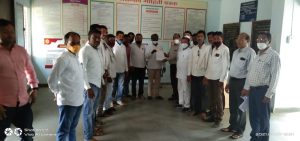 Read more about the article 15 वित्त आयोगाचे पैसे वापरण्याची परवानगी मिळणेबाबत सरपंच संघटनेचे गटविकास अधिकारी राळेगाव यांना निवेदन