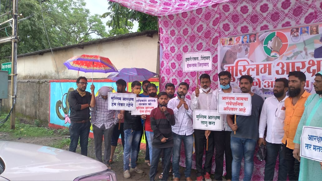 Read more about the article मुस्लिम आरक्षणासाठी वरोरा येथे तहसील कार्यालयासमोर धरणे आंदोलन
