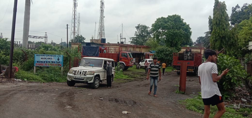 Read more about the article विद्युत रोहित्र निकामी झाल्याने वेकोलि कामगार तीन दिवसांपासून काळोखात