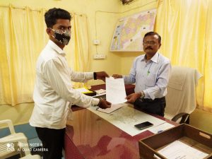 Read more about the article रस्त्यात खड्डे की खड्ड्यात रस्ते,उखर्डा-नागरी रस्त्याची दयनीय अवस्था अभिजित कुडे यांचा आंदोलन छेडण्याचा इशारा