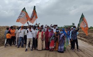 Read more about the article कर्नाटका एम्टा कोल माईन वर भारतीय जनता युवा मोर्चा चे आकाश भाऊ वानखडे यांच्या नेतृत्वात स्थानिकांच्या रोजगार संदर्भात आंदोलन व एम्टा कोल माइन्स कंपनीचे काम बंद