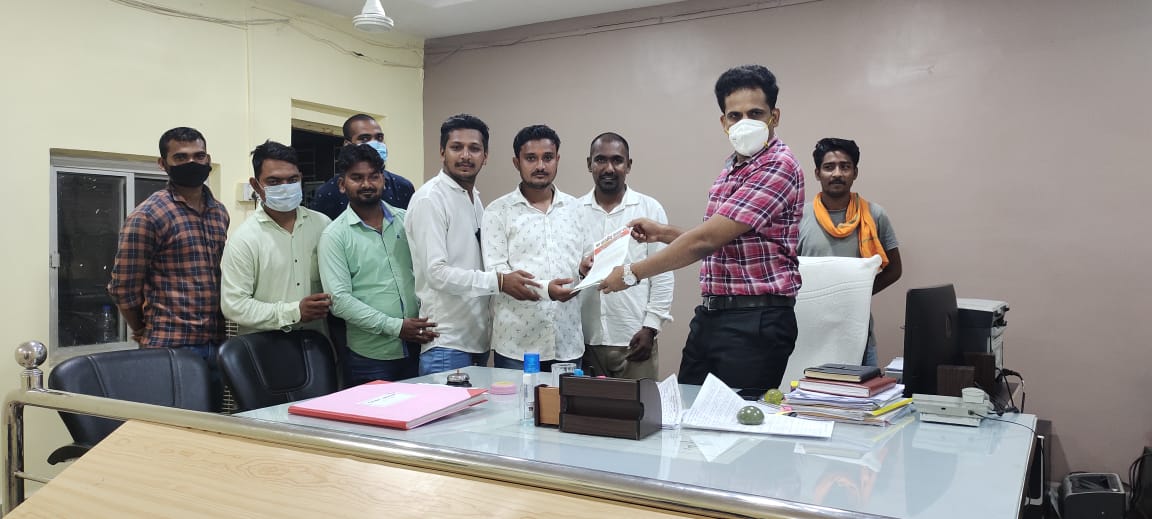 Read more about the article कर्नाटका एम्टा कोल माईन्स प्रशासन व आंदोलकांमध्ये तहसीलदाराच्या मध्यस्थीने भाजयुमोचे युवा नेतेआकाश भाऊ वानखडे यांच्या प्रमुख उपस्थितीत बैठक संपन्न