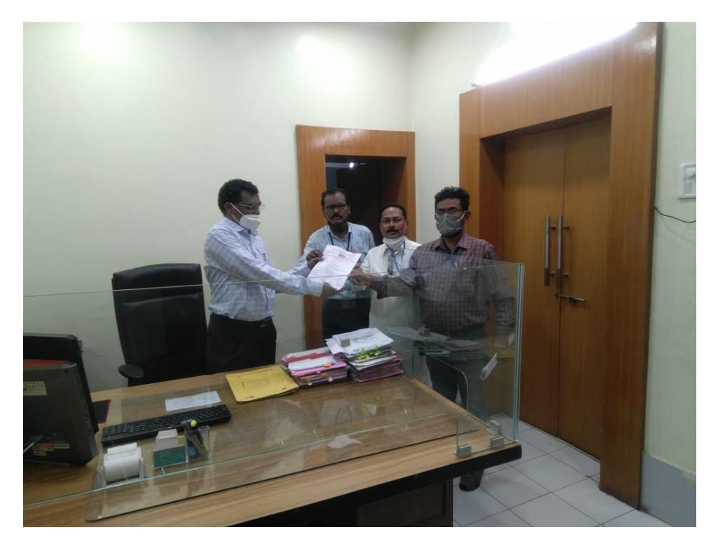 Read more about the article कोलाम आदिवासी बांधवाना सातबारापासून वंचित, वनहक्क जमीन पट्ट्याचे आधारवर पीक कर्ज मिळून द्या:भारतीय मानवअधिकार असोसिएशनची जिल्हाधिकारी यांच्याकडे मागणी.