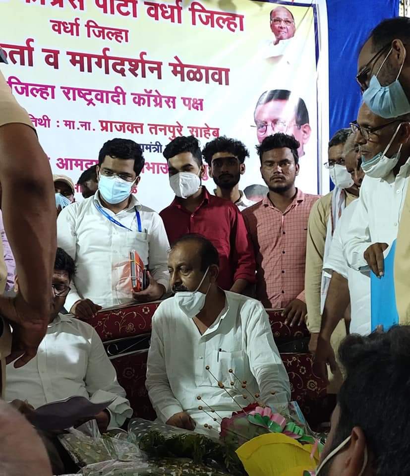 Read more about the article हिंगणघाट शहरात पुरपिडीत लोकांना सिटी सर्व्हे करून पट्टे नावी करून द्या -राज्यमंत्री प्राजक्त तनपुरे यांना मागणी