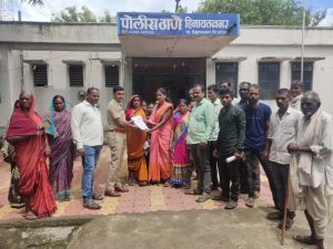 Read more about the article मौजे आंदेगाव येथील अवैध दारू विक्री विरोधात महिलांचा एल्गार , महिला बचत गटाच्या महिलांनी दिली पोलिसांना तक्रार