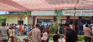 Read more about the article लसीकरण केंद्रावर उपस्थितांना प्राधान्य द्या ! मनसे चे गटविकास अधिकाऱ्यांना निवेदन