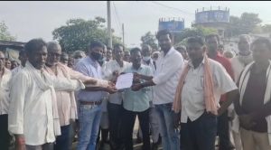 Read more about the article मुकुटबन -अडेगाव व इतर गावातील विद्युत पुरवठा सुरळीत करा अन्यथा m s c b कार्यालया समोर आंदोलन करू