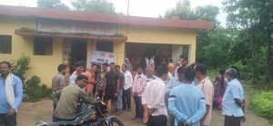 Read more about the article आयुर्वेदिक दवाखाना टेमूर्डा येथे कोवीड 19 लसीकरण केंद्रावर  गर्दी