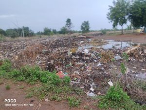 Read more about the article कुही शहरात घाणीचे साम्राज्य, संसर्गजन्य रोगाची नागरिकांमध्ये भीती कुही शहरातील साफ़ सफाई टेंडर चालू करा अन्यथा नगर पंचायत तर्फे साफ सफाई चालू करा