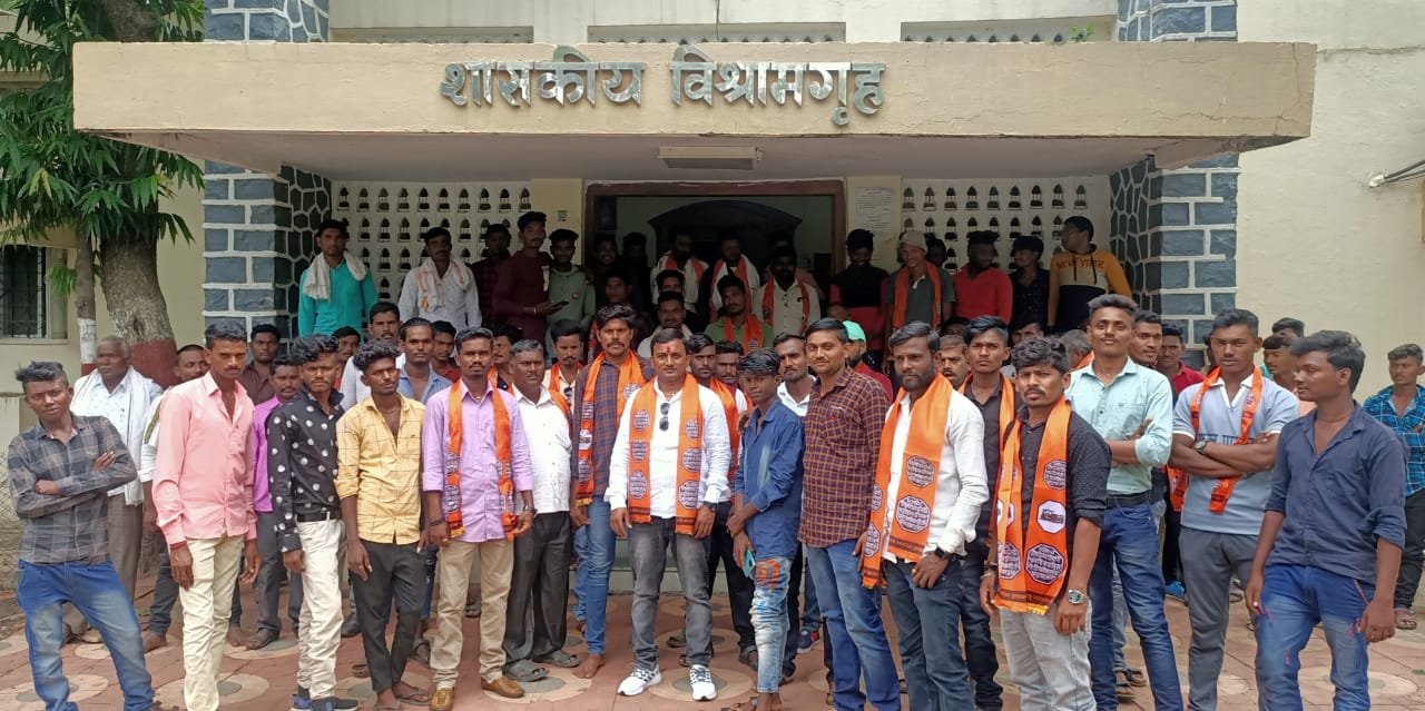 Read more about the article राळेगाव तालुक्यातील शेकडो युवक, विद्यार्थ्यांनी मनसे तालुकाध्यक्ष शंकर वरघट यांच्या नेतृत्वात  प्रवेश