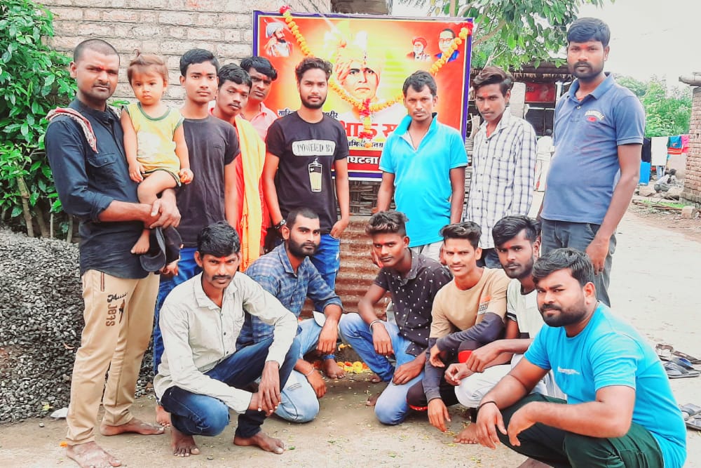 Read more about the article साहित्यरत्न लोकशाहीर अण्णाभाऊ साठे यांच्या 𝟷𝟶𝟷 व्या जयंतीनिमित्त विनम्र अभिवादन अखिल भारतीय मादगी समाज संघटना आकोली (खुर्द)