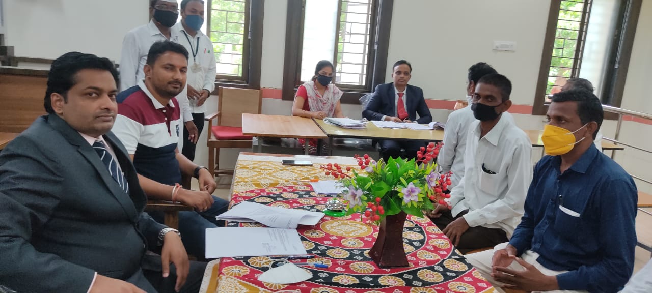 Read more about the article राष्ट्रीय लोक अदालत मधून मोडलेले संसार पूर्ववत,320 विविध प्रकरणाचा निपटारा..