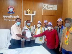 Read more about the article पोंभुर्णा शहरात डेंगू,मलेरियाचे रुग्णसंख्या वाढत असल्याने संपूर्ण शहरात फॉगिंग मशीन द्वारे धुळफवारणी व स्प्रे पंपाद्वारे औषधाची फवारणी करण्यात यावी:वंचित बहुजन आघाडी तालुका/शहर शाखा पोंभुर्णा चे मुख्याधिकारी यांना निवेदन…