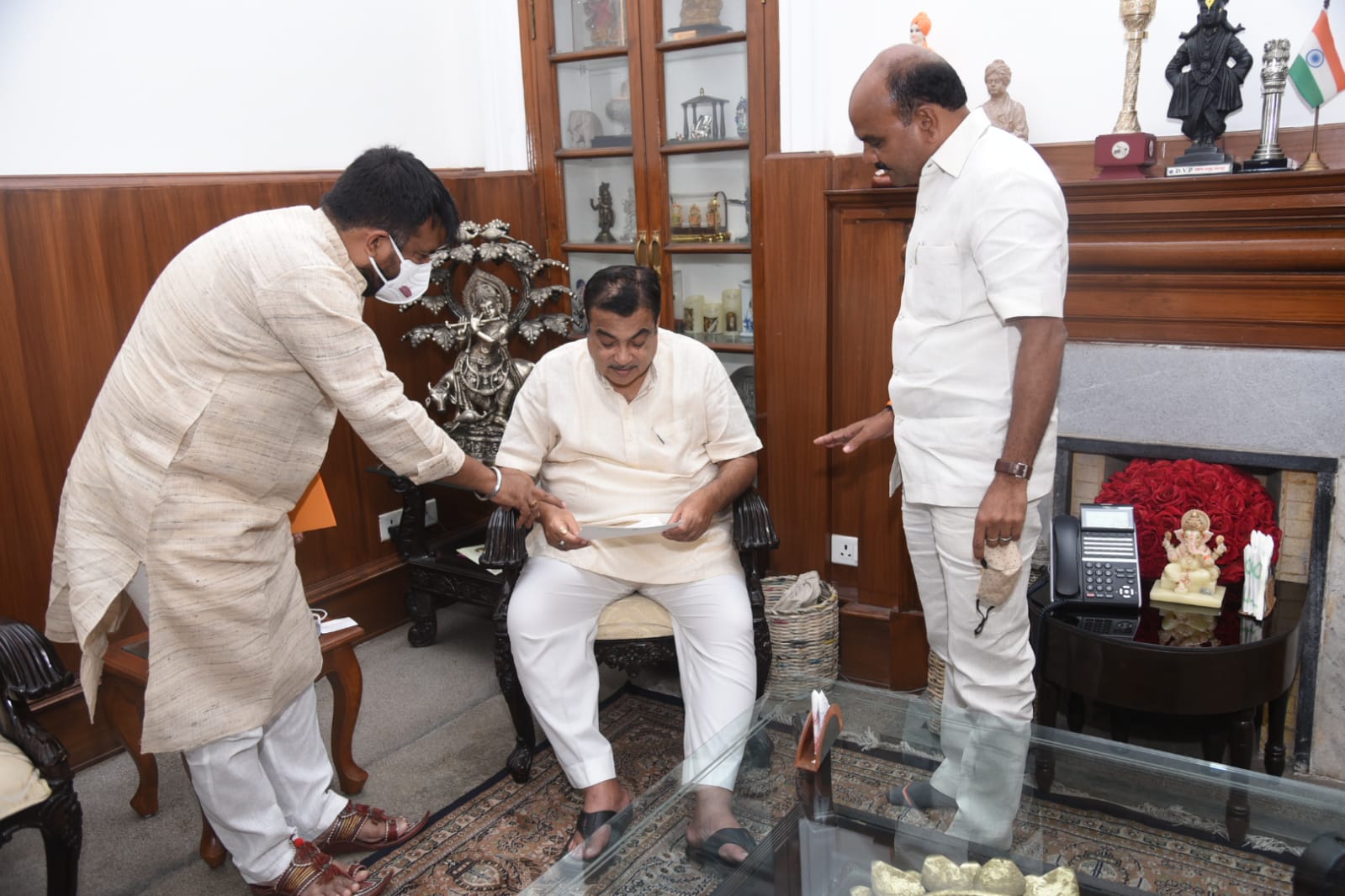 Read more about the article हिंगोली लोकसभा क्षेत्रातील राष्ट्रीय महामार्गाचे काम वेगाने पूर्ण करण्याची खासदार हेमंत पाटील यांची मागणी