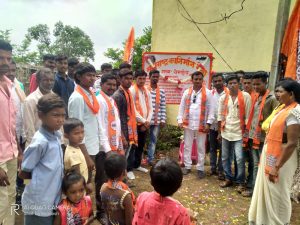 Read more about the article खेमकुंड येथे मनसे शाखा फलकाचे अनावरण व राळेगाव तालुक्यातील युवकांचा कल मनसे कडे