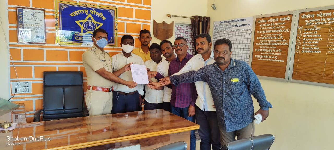 Read more about the article पत्रकार सुरेंद्रभाऊ राऊत यांना दिलेल्या धमकीचा वडकीत निषेध, कठोर कारवाईसाठी पत्रकार संघटनेचे जिल्हा पोलिस अधीक्षकांना निवेदन.