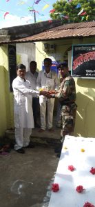 Read more about the article राळेगाव तालुक्यातील रिधोरा ग्रामपंचायत येथे माजी मेजर(भारतीय सैनिक) प्रशांतभाऊ मोहनराव चौधरी यांच्या हस्ते ध्वजारोहण