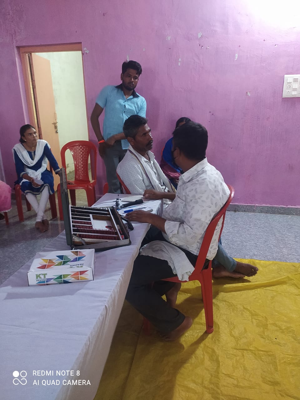 Read more about the article शिवसेना जिल्हा चंद्रपूर वरोरा तालुका आयोजित चिकणी येथे भव्य नेत्र तपासणी व आरोग्य तपासणी शिबीर.