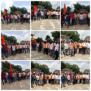 Read more about the article पोंभुर्णा शिवसेनेकडून केंद्रीय मंत्री नारायण राणे यांचा विरोधात निषेध आंदोलन,नारायण राणे यांना अटक झाल्यामुळे पोंभूर्ण्यात फटाके फोडून आनंदोत्सव