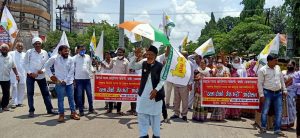 Read more about the article विदर्भ राज्य आंदोलन समितीच्या वतीने वणीत रास्ता रोको व जेलभरो आंदोलन पार ,92 विदर्भवाद्यांना अटक व सुटका