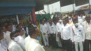 Read more about the article मातब्बर नेत्यांच्या हस्ते खरेदी विक्री संघ राळेगाव येथे नामकरण सोहळा साजरा