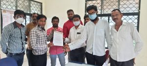 Read more about the article नागपूर -चंद्रपूर मार्गे जाणाऱ्या सर्व बस गाड्यांना वरोरा आगारात थांबा द्या,महाराष्ट्र नवनिर्माण सेनेची डेपो व्यवस्थापक व विभागीय नियंत्रक यांच्याकडे मागणी