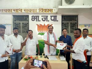 Read more about the article भाजयुमोची नवी कार्यकारिणी घोषित.. आ.समीरभाऊ कुणावार यांनी केले नवनियुक्त पदाधिकाऱ्यांचे अभिनंदन