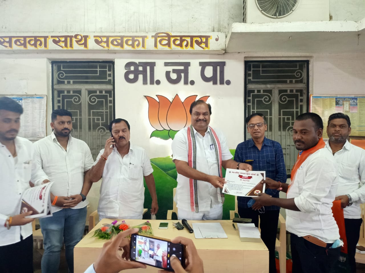 Read more about the article भाजयुमोची नवी कार्यकारिणी घोषित.. आ.समीरभाऊ कुणावार यांनी केले नवनियुक्त पदाधिकाऱ्यांचे अभिनंदन