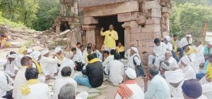 Read more about the article पुरातन आदिवासी पेनठाणे जोपसण्याकरिता गोंड समाजाने एकत्र यावे,पुरातन पेनठाना व गड संरक्षण समितीचे अध्यक्ष भीमराव पाटील जुमनाके यांचे प्रतिपादन