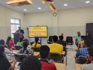 Read more about the article अभ्यासाचे आउटपुट म्हणजेच यश, शालेय पाठ्यपुस्तक स्पर्धा परीक्षेचा पाया – विरेंद्र पिलोंद्रे