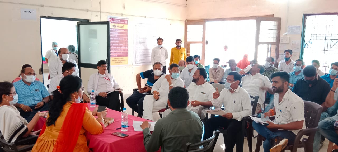 Read more about the article वणी ग्रामीण रुग्णालयात सुरू असलेल्या शिवसेनेच्या तेरवा पंधरवाडा ला जिल्हा शल्यचिकित्सक यांची भेट