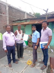 Read more about the article महाराष्ट्र शासनाच्या महसूल विभागाच्या निर्णयानुसार स्वातंत्र्याच्या अमृत महोत्सवी वर्षानिमित्त सर्व गावांमध्ये खातेदारांना थेट मोफत आणि घरपोच 7/12 उताऱ्याचे वाटप करण्यात आले