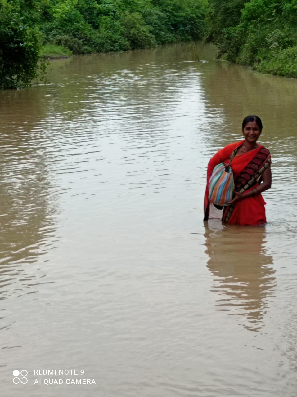 Read more about the article वडगाव ते पाईकमारी या रस्त्याची ची दुरवस्था,रस्त्याचे काम सुरू करून सर्वसामान्यांना दिलासा देण्याची सर्वस्तरातून मागणी