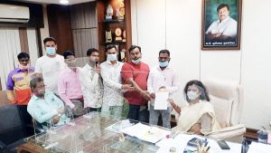 Read more about the article महाकाली कॉलरी चंद्रपुर येथिल रस्त्यांची समस्या तात्काळ दुर करा:मनसे जिल्हासचिव किशोर मडगुलवार यांची आमदार साहेब व महापौर मॅडम यांना निवेदनाद्वारे मागणी