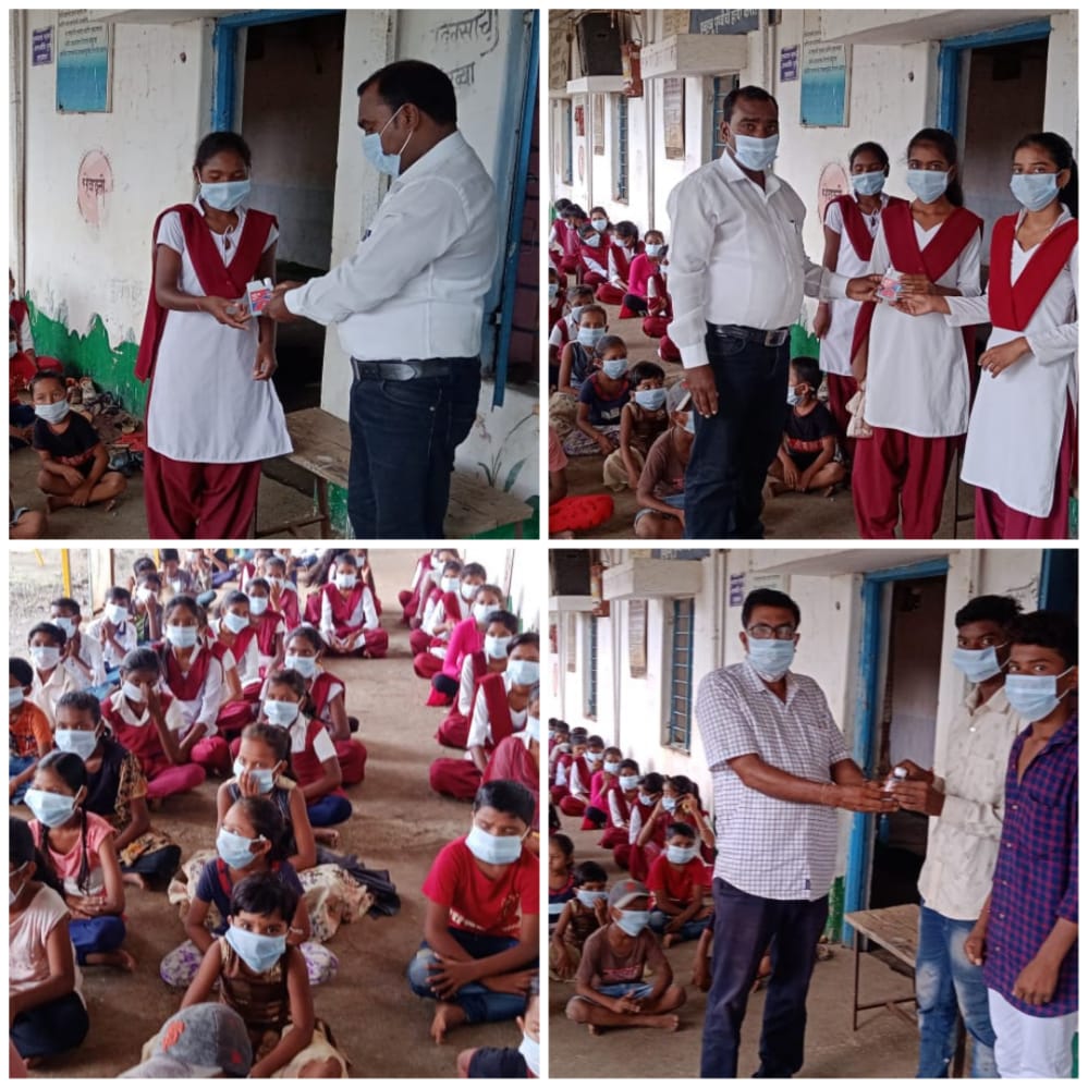 Read more about the article शिवसेना यवतमाळ महिला जिल्हा प्रमुख सौ.लताताई चंदेल यांच्या सौजन्याने आश्रमशाळा सावरखेड येथे कोरोना संरक्षण किट चे वाटप