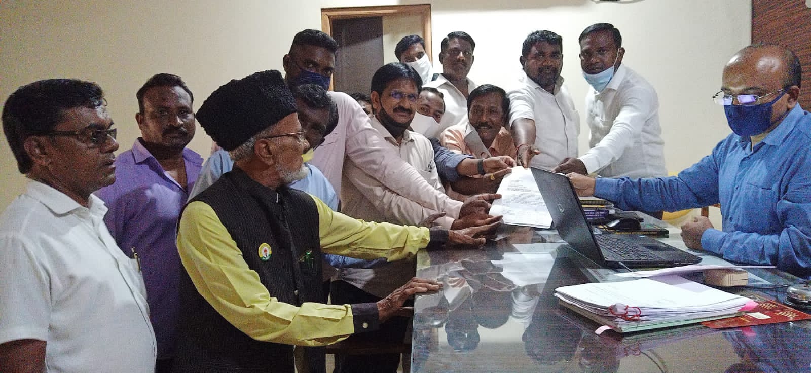 Read more about the article लखीमपूर येथे शेतकऱ्यांना भेटायला जात असताना प्रियंका गांधी यांना अटक केल्याच्या घटनेचा वणी शहर काँग्रेस तर्फे निषेध