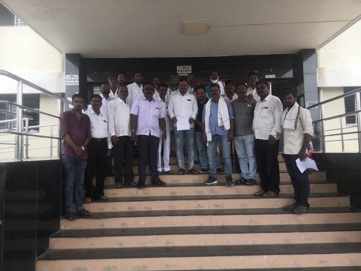 Read more about the article शेतकऱ्यांच्या आंदोलनात शिरुन केंद्रीय राज्यमंत्र्याच्या मुलाने शेतकऱ्यांना चिरडले या घटनेचा निषेध नोंदवून कडक कारवाईच्या मागणीचे निवेदन राळेगाव काँग्रेस वतीने महामहिम राष्ट्रपती उपविभागीय अधिकारी यांच्या मार्फेत पाठवले