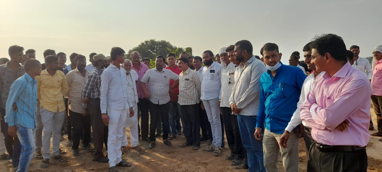 Read more about the article बरांज प्रकल्पग्रस्तांच्या न्यायमागण्यांसाठी कर्नाटक-एम्टा कंपनीविरुद्ध भाजपचे १३ ला आंदोलन.