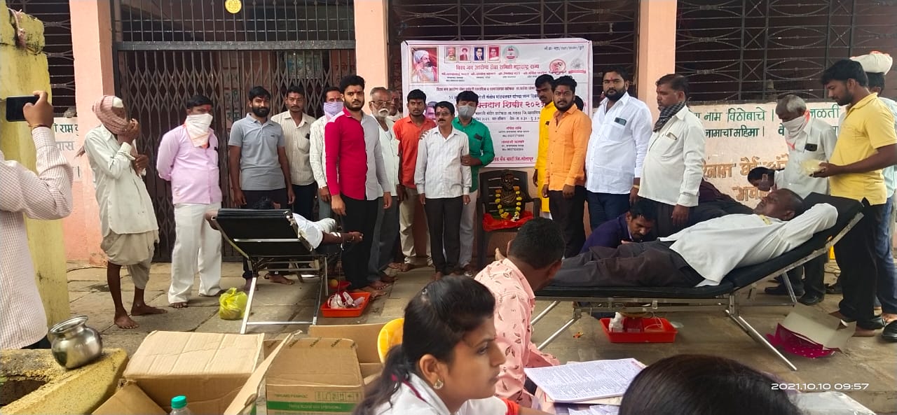 Read more about the article वाटेफळ येथे भव्य रक्तदान शिबिर संपन्न