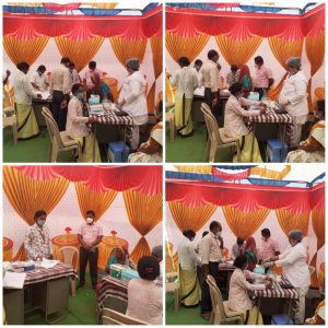 Read more about the article आदर्श दुर्गोत्सव मंडळ येथे लसीकरण शिबिर संपन्न,१०७ लोकांनी घेतला लसीकरणाचा लाभ