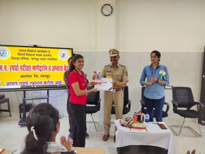 Read more about the article स्वप्नाकडे वाटचाल करण्याकरिता वेडे व्हा – जाधव,जि.प.स्पर्धा परीक्षा केंद्राचा ‘ग्रेट भेट’ उपक्रम