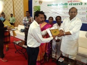Read more about the article कोरोनाच्या काळात शेतमाल घरोघरी पोहचवून उत्कृष्ट कामगिरी साठी प्रमोद झिबड यांचा खासदार रामदासजी तडस यांच्या हस्ते सत्कार