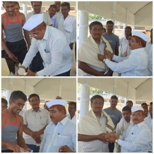 Read more about the article धान्य खरेदी शुभारंभ प्रसंगी सोयाबीन ला मिळाला चार हजार सहाशे रुपये भाव