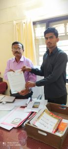 Read more about the article माढेळी ते गिरसावळी रस्त्याचे खड्डे लवकरात लवकर बुजविण्यात यावे:– अभिजित कुडे यांची मागणी