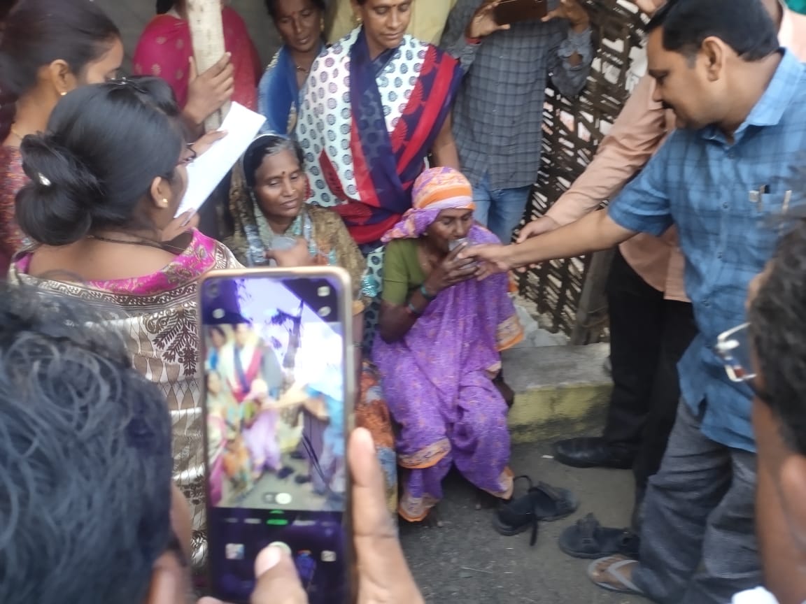 Read more about the article आमदार अशोकरावजी उईके प्रमुख उपस्थितीत सोडले उपोषण विस्तार अधिकाऱ्याच्या पत्राने वडकी येथील उपोषणाला सांगता