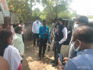 Read more about the article आत्महत्या ग्रस्त शेतकरी कुटुंबाला शासनाकडून मदत सुपूर्त